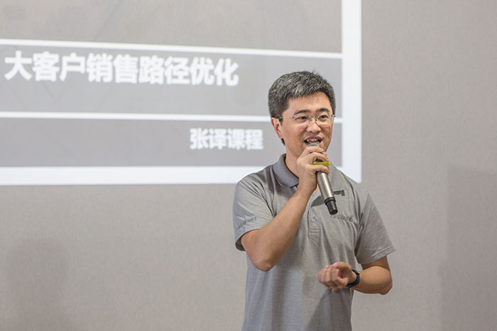 百聯(lián)開展新一輪培訓：提高員工職業(yè)素質(zhì)，增強客戶服務(wù)能力