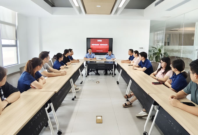 百聯(lián)開(kāi)展“破除網(wǎng)絡(luò)謠言 清朗網(wǎng)絡(luò)空間”專(zhuān)題講座 百聯(lián)開(kāi)展“破除網(wǎng)絡(luò)謠言 清朗網(wǎng)絡(luò)空間”專(zhuān)題講座